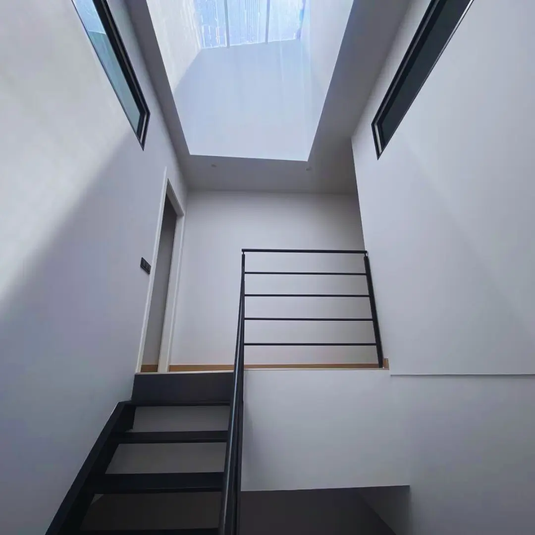 Pared recién pintada